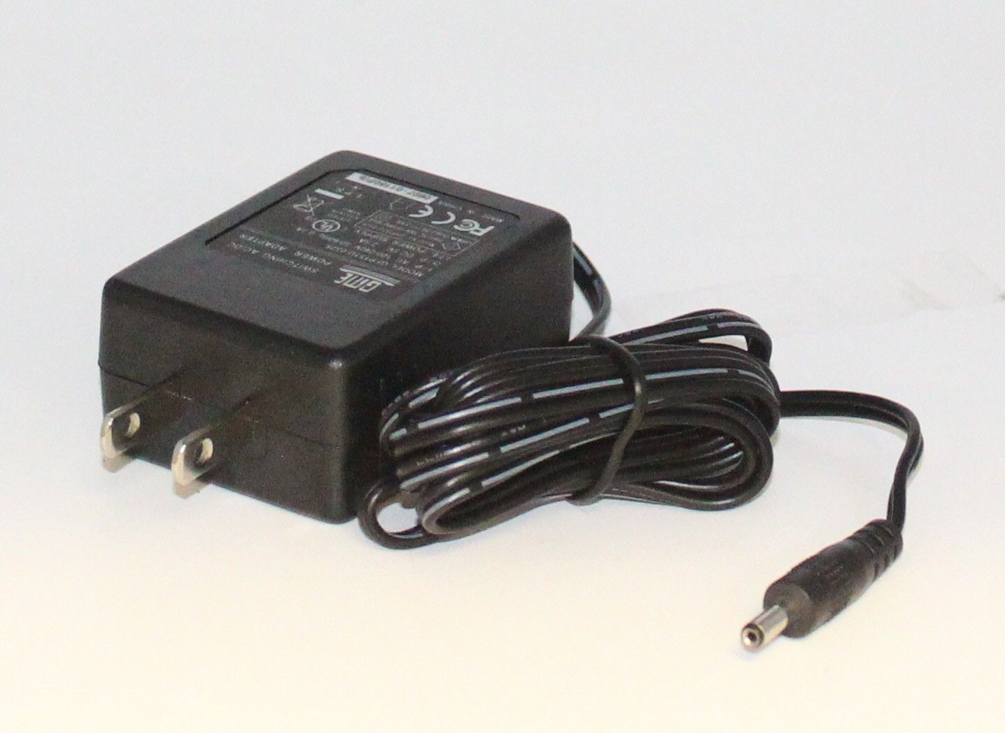 GME GFP151U-0525 5V 2.5 Amp AC/DC Adapter Switching Power Supply