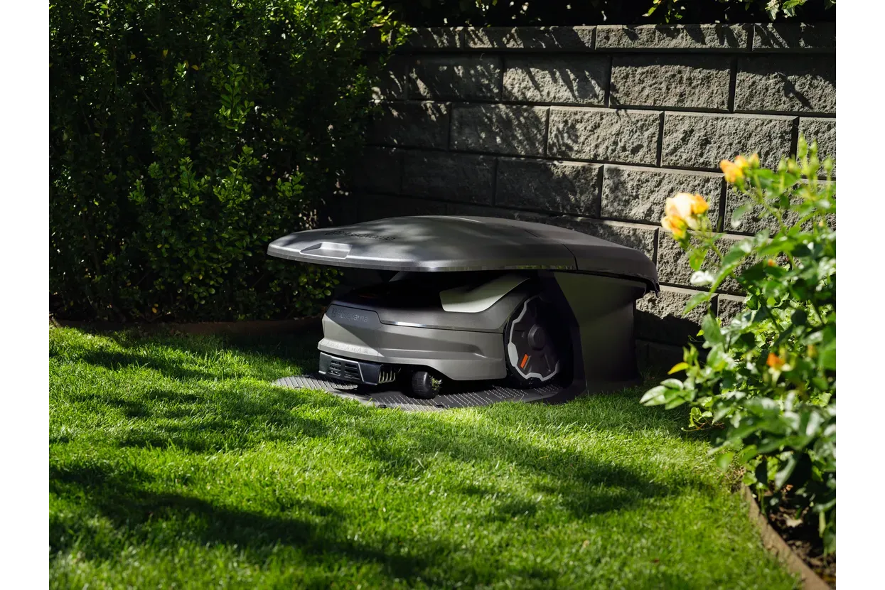 Husqvarna Automower® iQ Series House