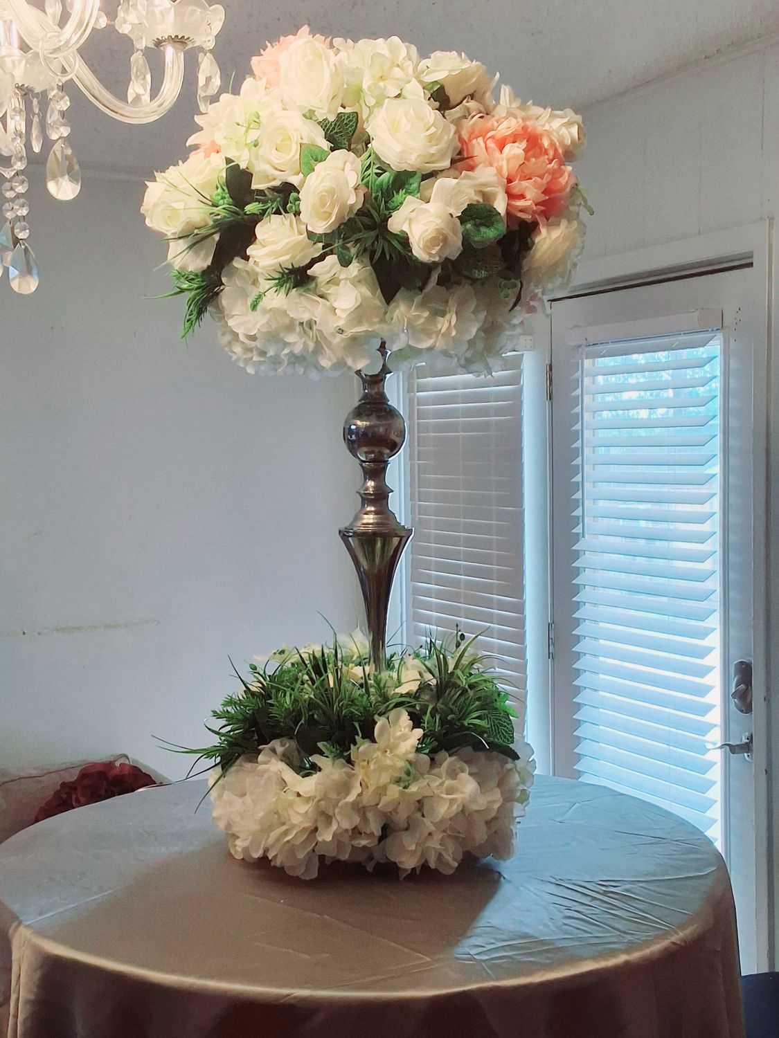 Double Head Silver Table Center