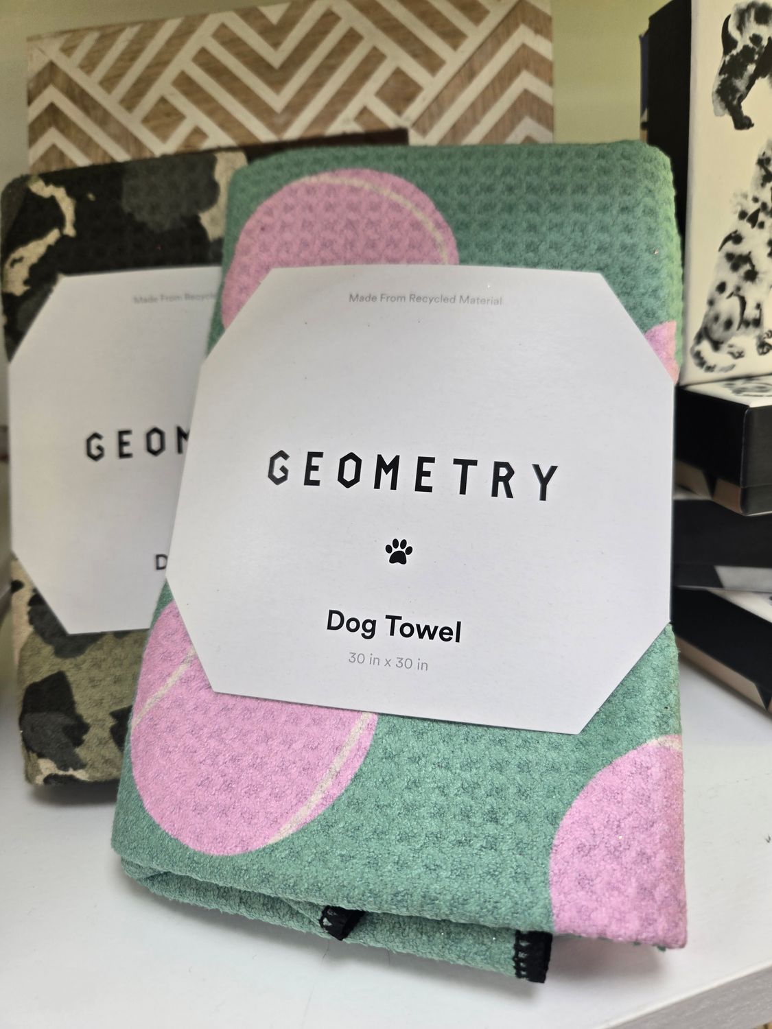 GEO Dog Towel, Design: Pink Ball
