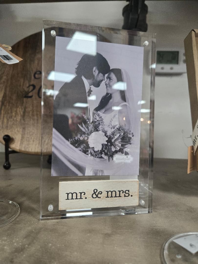 MP Acrylic Mr. &amp; Mrs. Frame