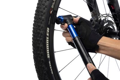 Control go 2 stage bicycle pump