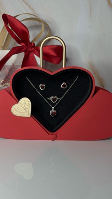 Red Heart Gift Set