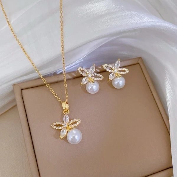 Exquisite Pearl Flower Zircon Set