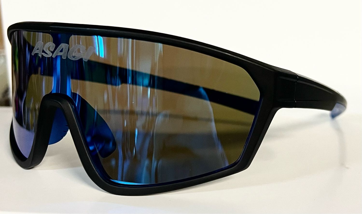 Sporty Polarized Sunglasses
