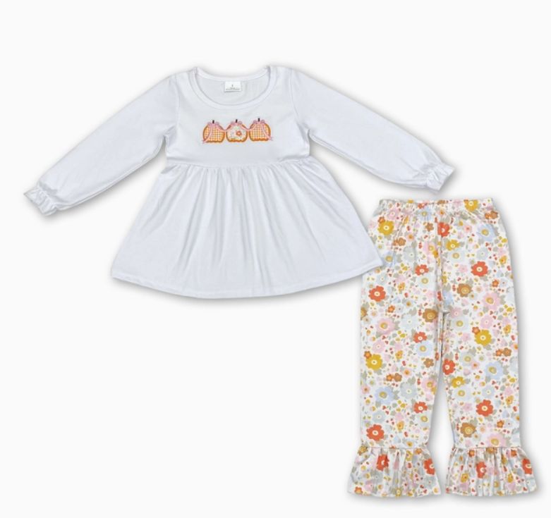 White Pumpkin App Floral Leggings Outfit