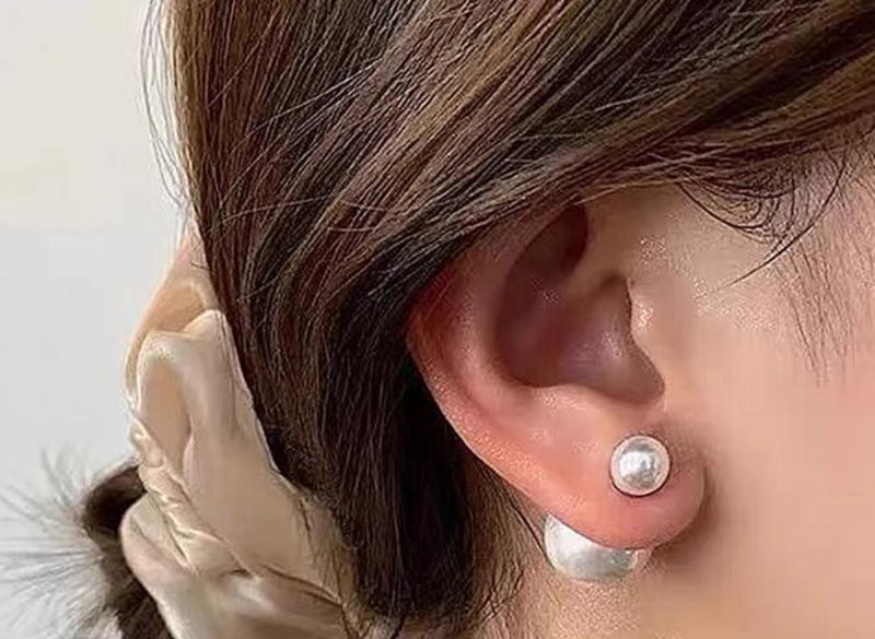 Double Pearl Earring