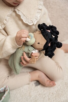 Puppenset Evi im Babykörbchen | Little Dutch