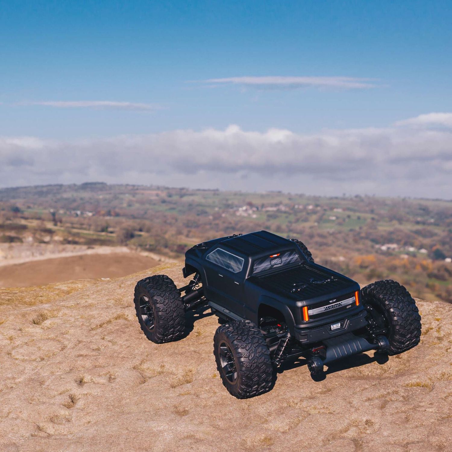 Big Rock Crew Cab 4X4 3S BLX Finished Body (Black)