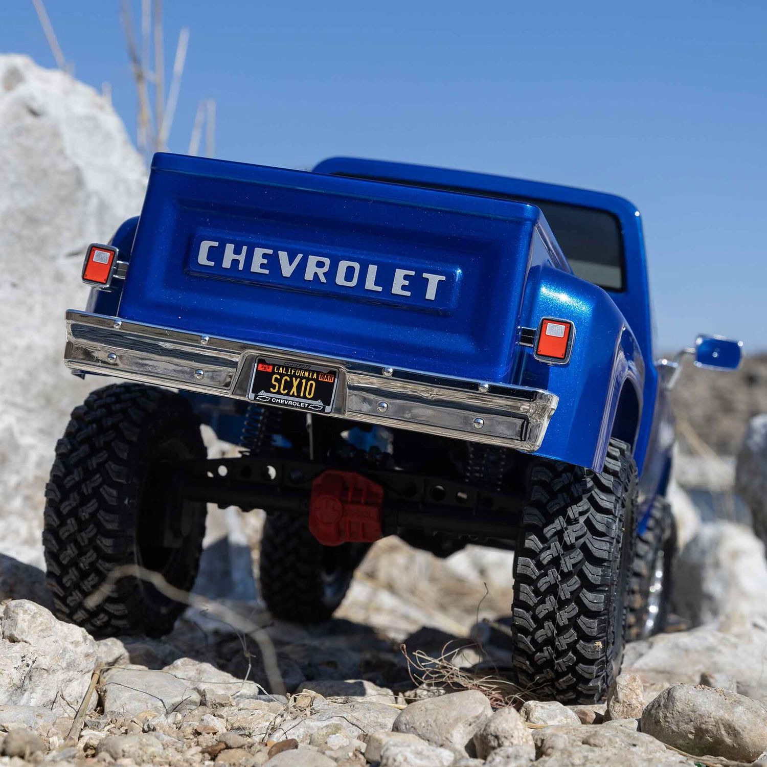 SCX10 III Base Camp 82 Chevy K10 RTR Blue