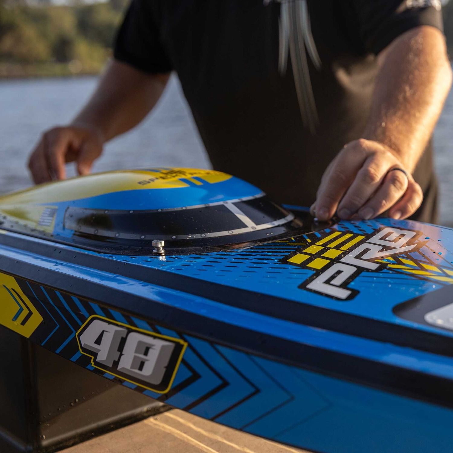 Super Sonicwake 48&quot; 8S, Self Righting, BL: RTR