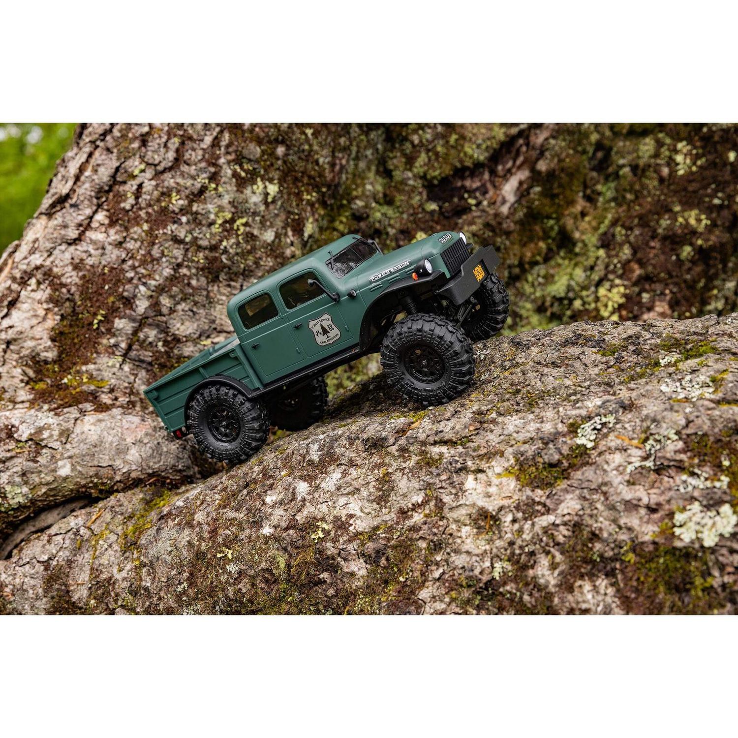 SCX24 40&#39;s 4 Door Dodge Power Wagon, Green: 1/24 4WD-RTR