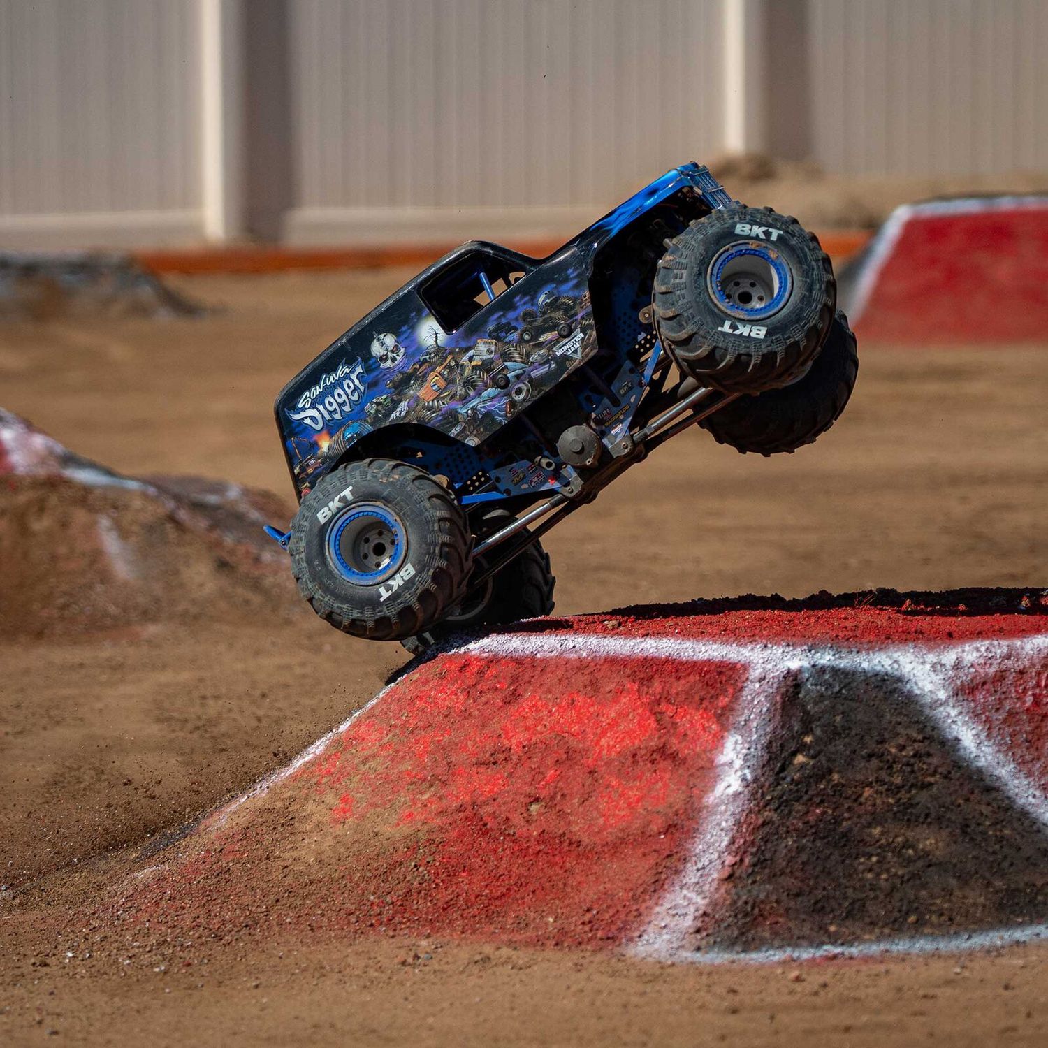 LMT 2.0: 4wd Solid Axle Monster Truck RTR - Son-Uva Digger
