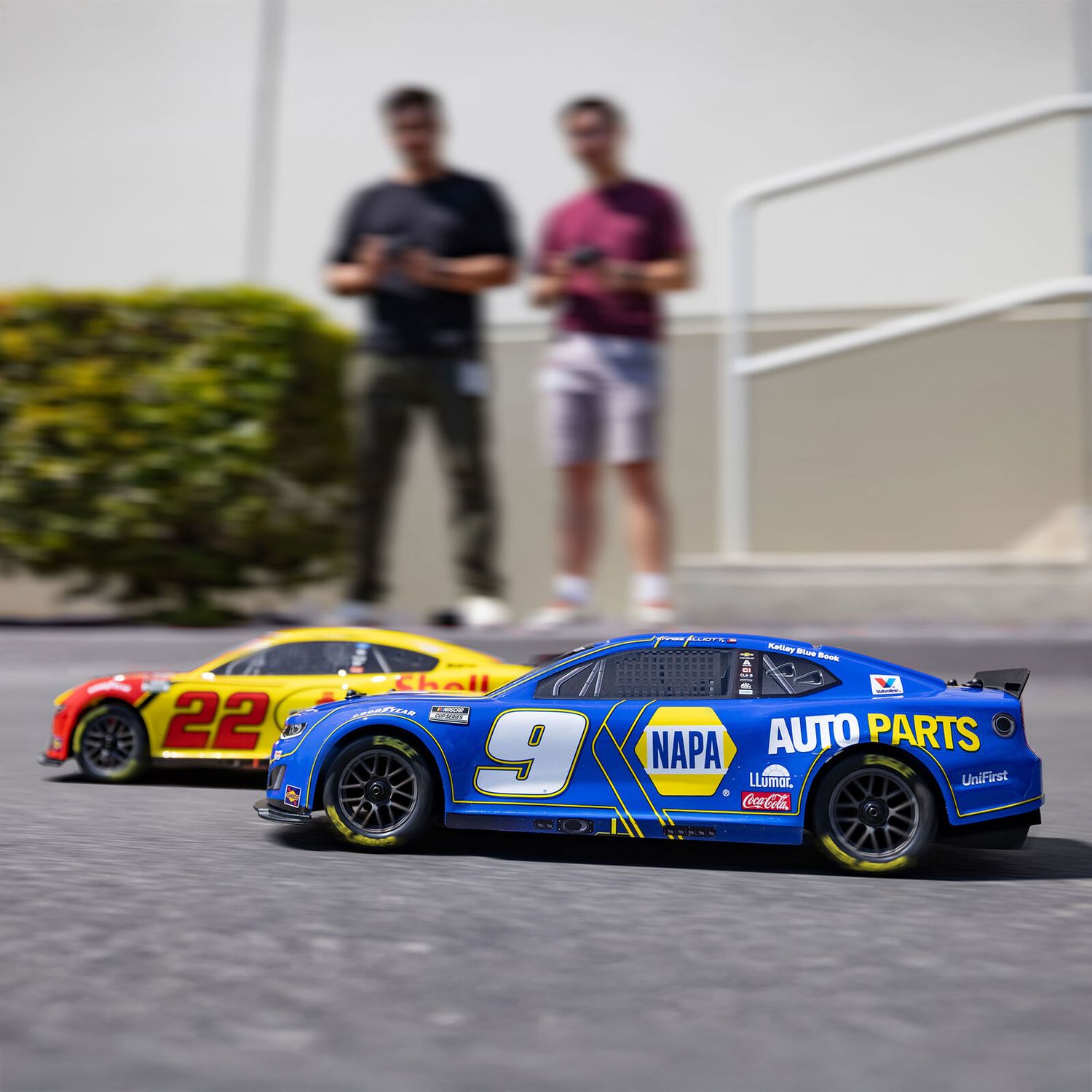 1/12 NASCAR RC Racecar Joey Logano No. 22 2025 Shell-Pennzoil Ford Mustang 2S AWD RTR Brushed On-Road (Battery &amp; Charger Included), Yellow
