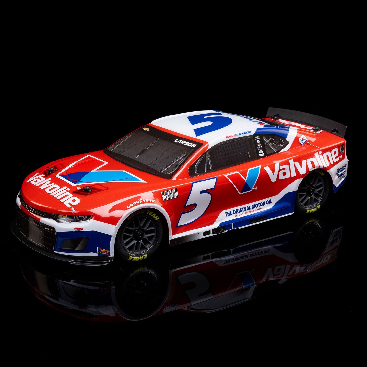 1/12 NASCAR RC Racecar Kyle Larson No. 5 2025 Valvoline Chevrolet Camaro ZL1 2S AWD RTR Brushed On-Road (Battery &amp; Charger Included), Red