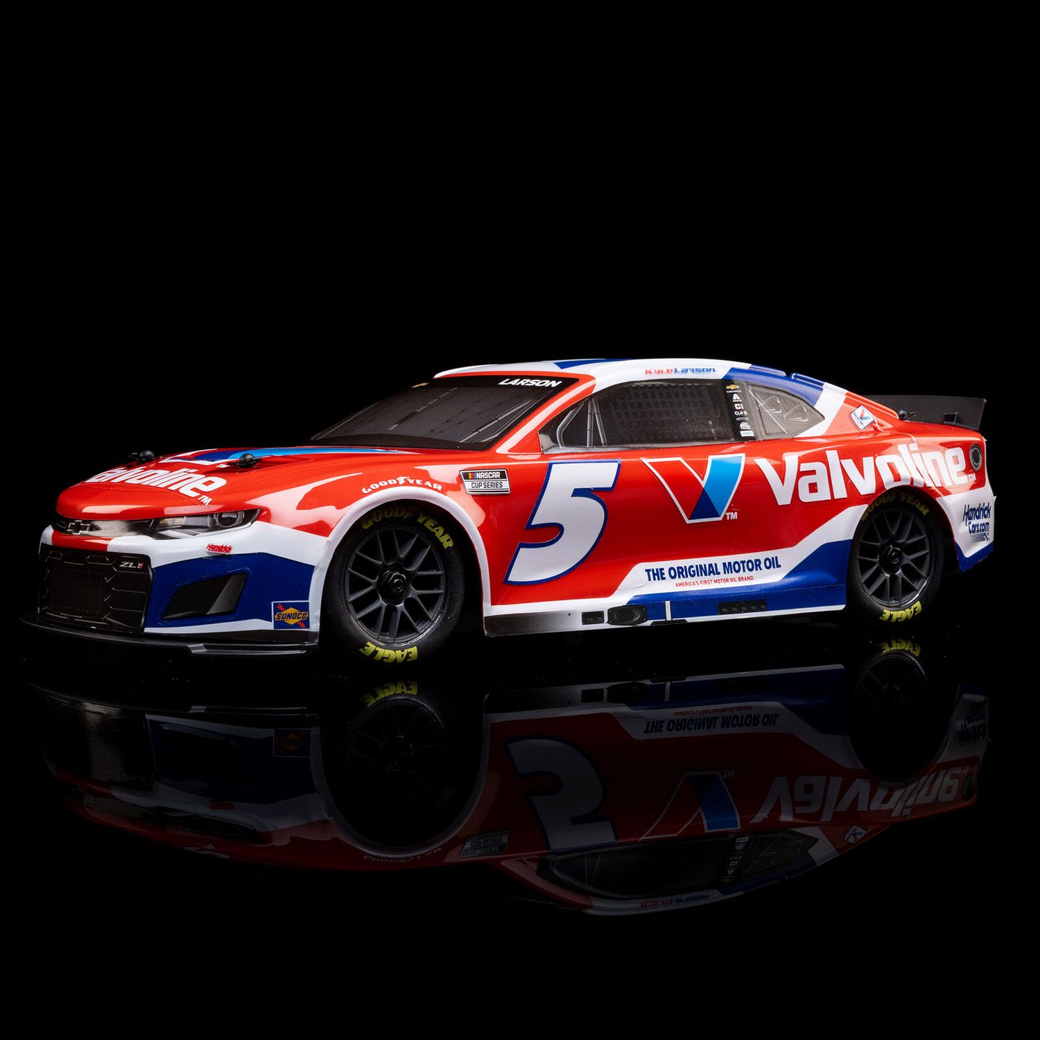 1/12 NASCAR RC Racecar Kyle Larson No. 5 2025 Valvoline Chevrolet Camaro ZL1 2S AWD RTR Brushed On-Road (Battery &amp; Charger Included), Red