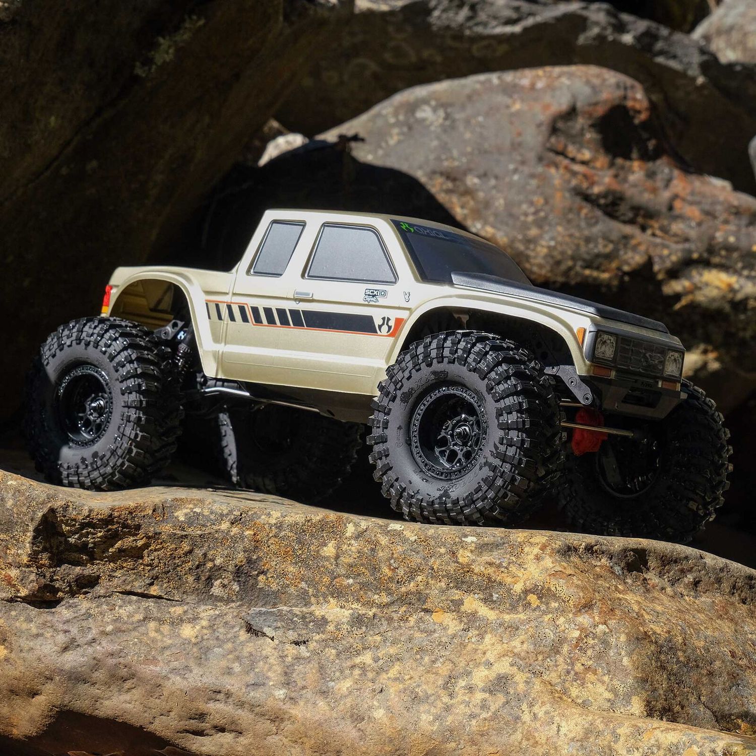 1/10 SCX10 III Coyote 4X4 RTR Rock Crawler (Battery &amp; Charger Included), Gold