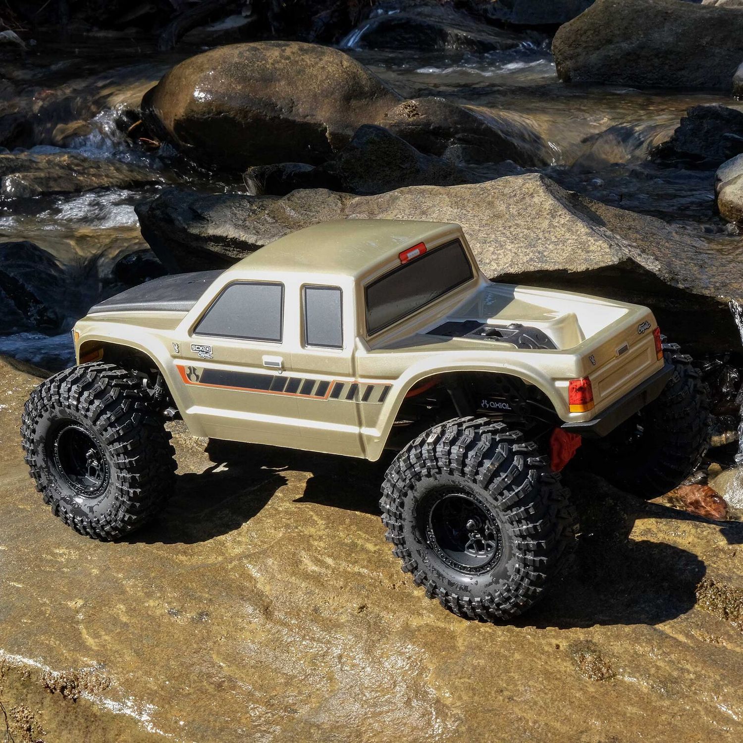 1/10 SCX10 III Coyote 4X4 RTR Rock Crawler (Battery &amp; Charger Included), Gold