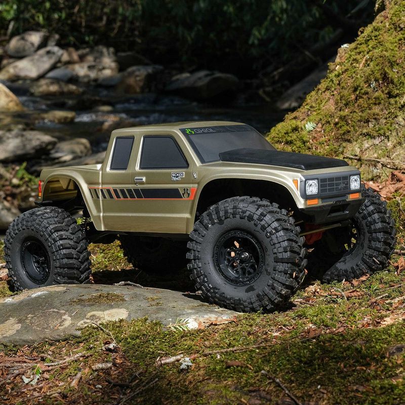 1/10 SCX10 III Coyote 4X4 RTR Rock Crawler (Battery &amp; Charger Included), Gold