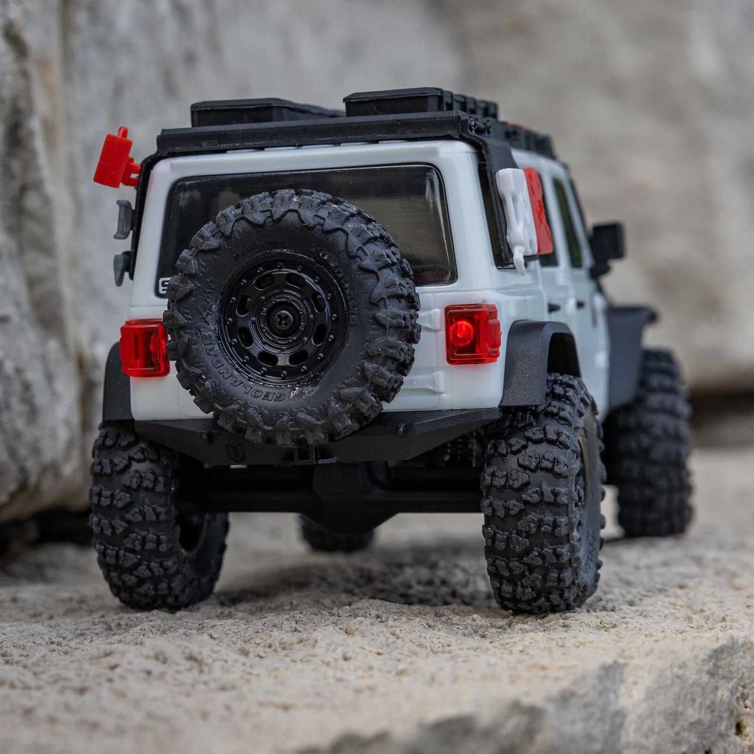 1/30 SCX30 Jeep Wrangler JLU 4X4 RTR Brushed Rock Crawler (Battery &amp; Charger Included), White