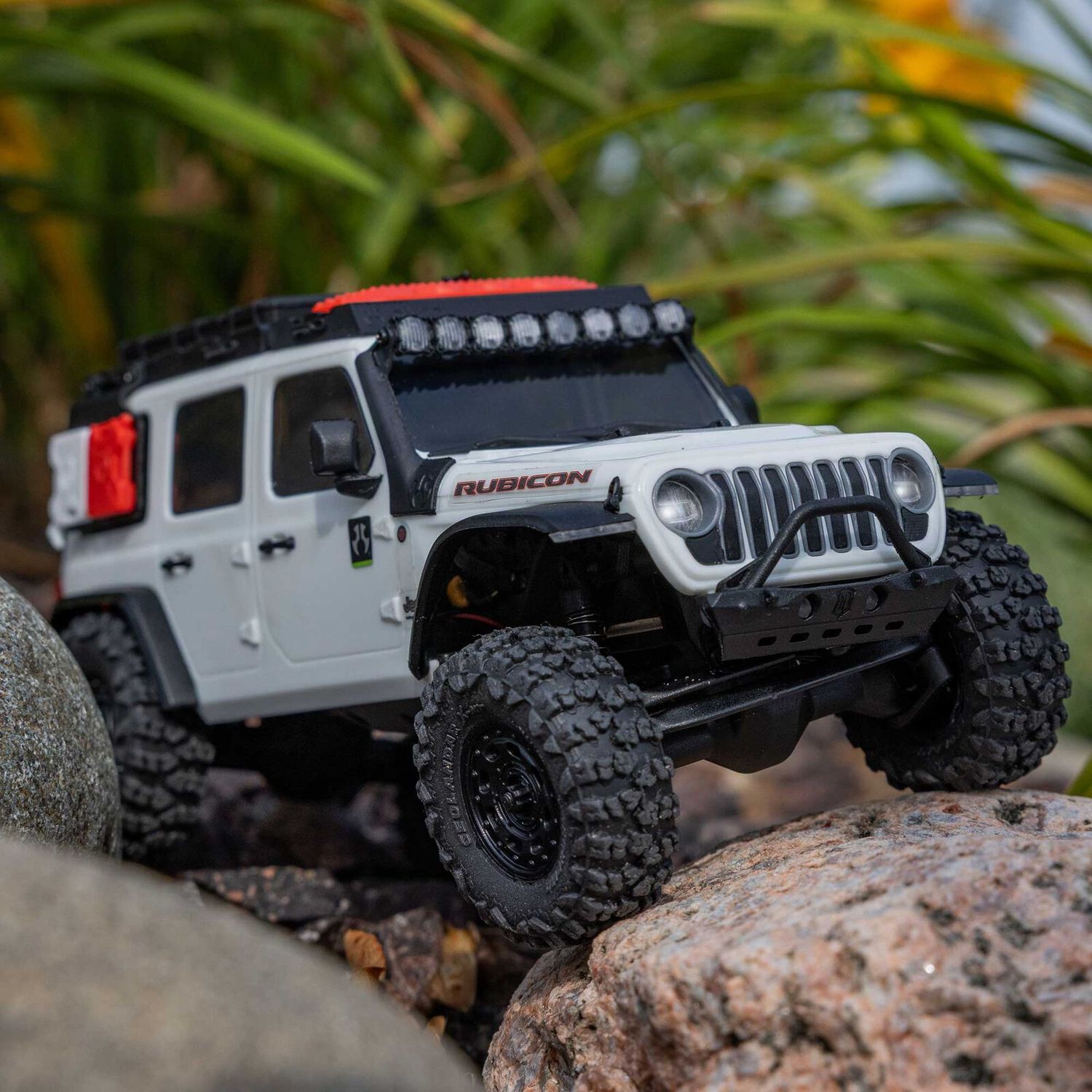 1/30 SCX30 Jeep Wrangler JLU 4X4 RTR Brushed Rock Crawler (Battery &amp; Charger Included), White