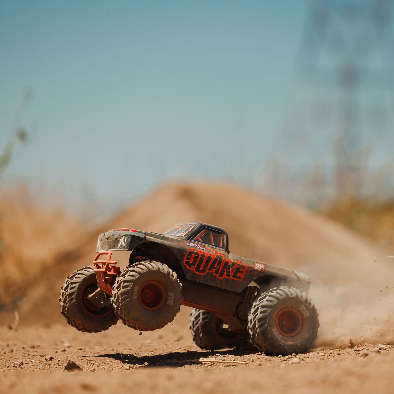 1/10 QUAKE 223S 2WD RTR Brushless Monster Truck, Red