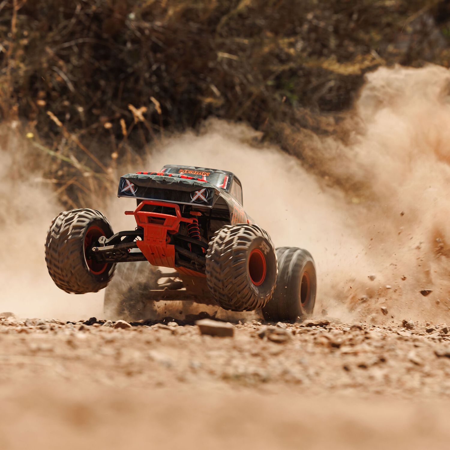 1/10 QUAKE 223S 2WD RTR Brushless Monster Truck, Red