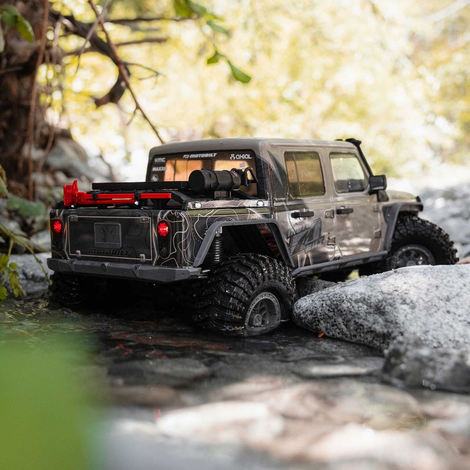 1/10 Axial SCX10 III Jeep JT Gladiator 4X4 RTR Brushed Rock Crawler, Tan