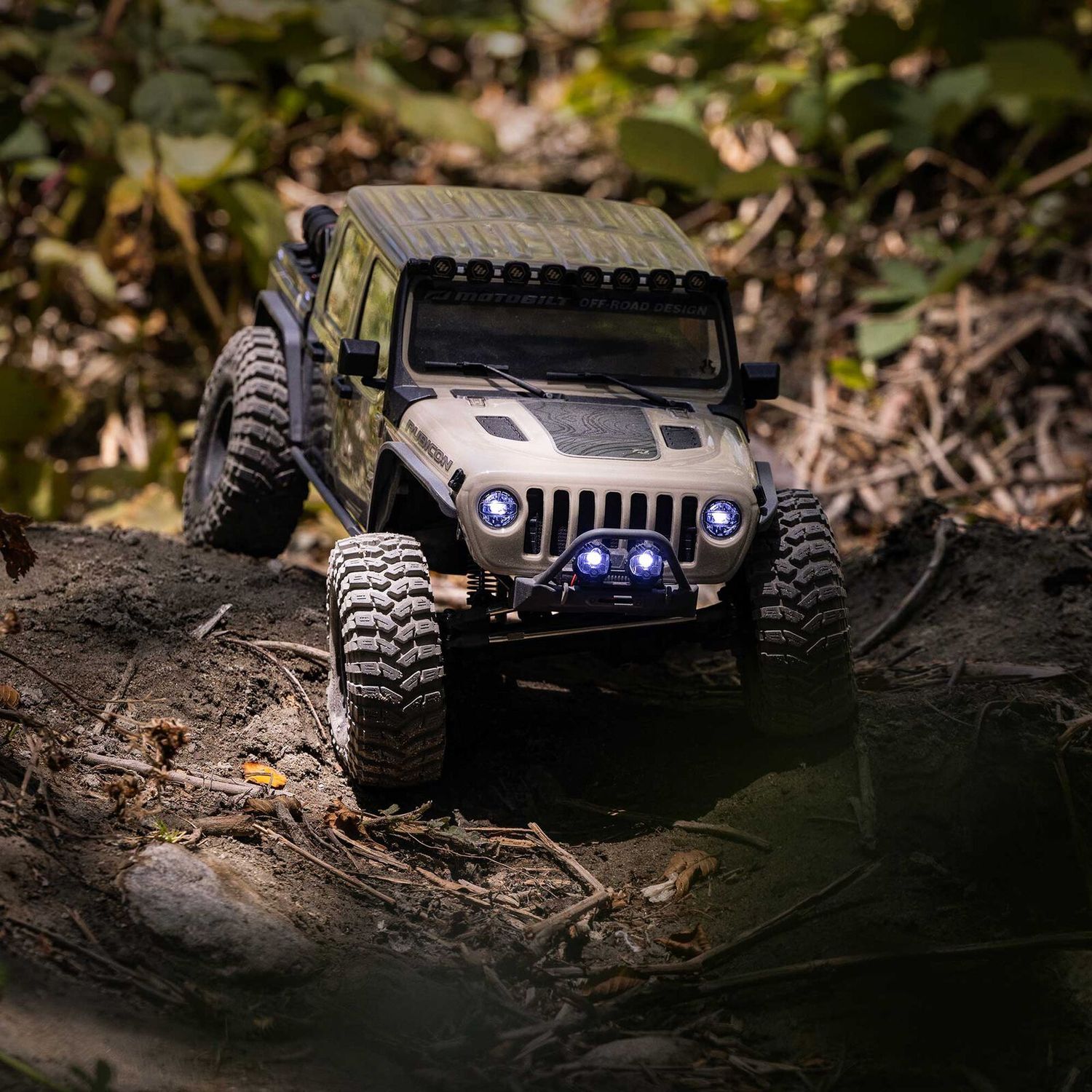 1/10 Axial SCX10 III Jeep JT Gladiator 4X4 RTR Brushed Rock Crawler, Tan