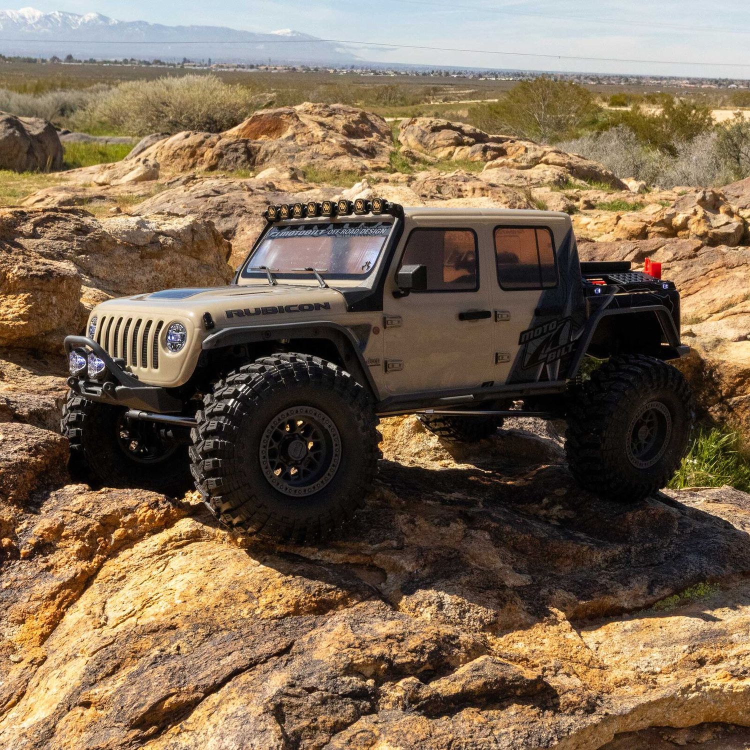 1/10 Axial SCX10 III Jeep JT Gladiator 4X4 RTR Brushed Rock Crawler, Tan