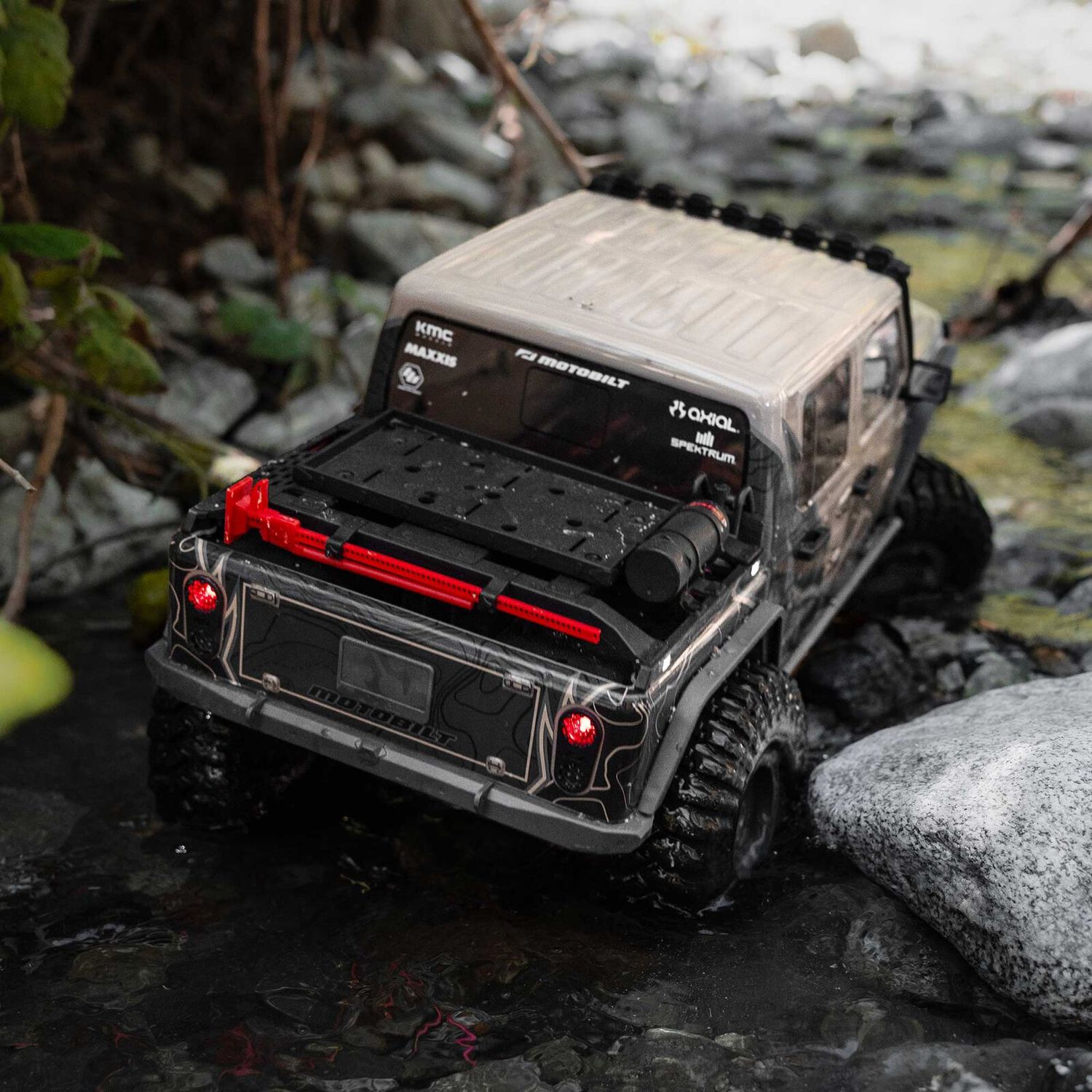 1/10 Axial SCX10 III Jeep JT Gladiator 4X4 RTR Brushed Rock Crawler, Tan