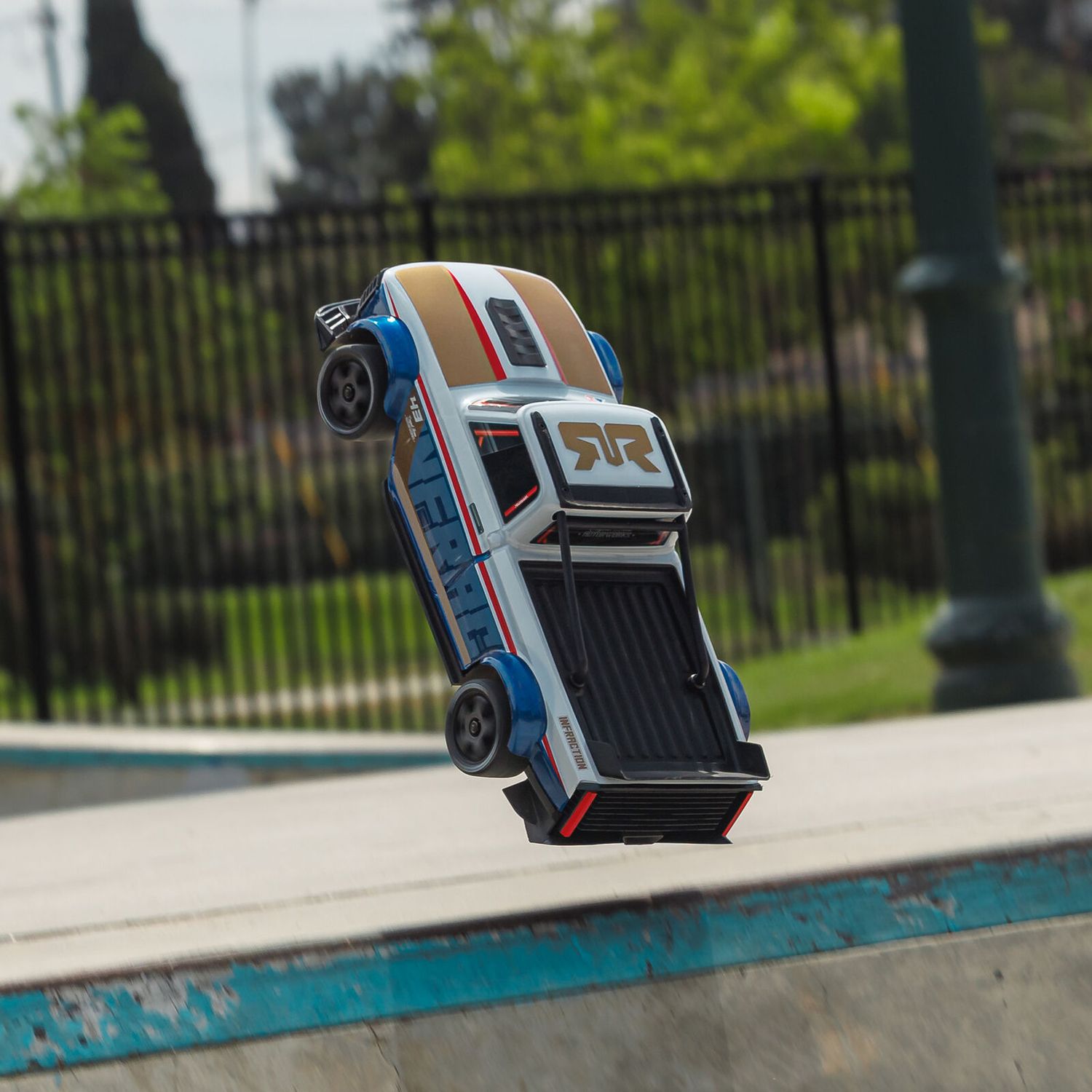 1/12 INFRACTION GROM 3S 4X4 RTR Brushless All-Road Street Bash, White/Blue