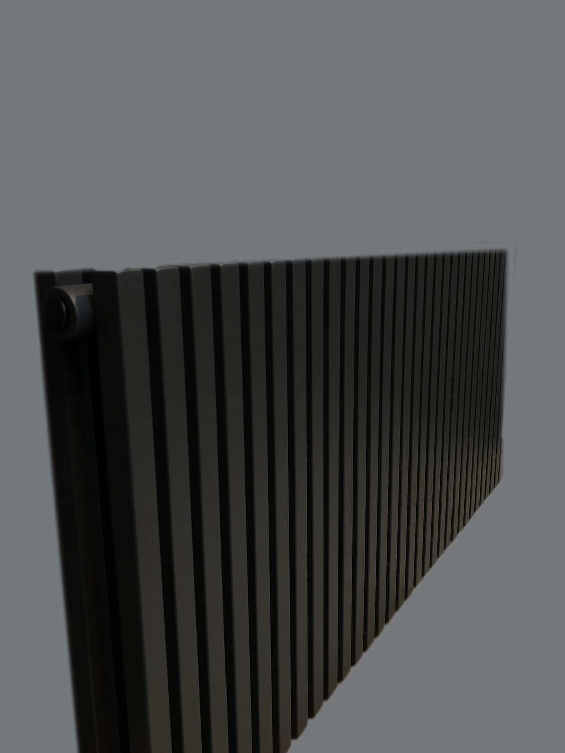 RADIATEUR HORIZONTAL DESIGN NEVADA NOIR CENTRAL TYPE 22  900X900 2278W + 2 FIXATIONS MURALES