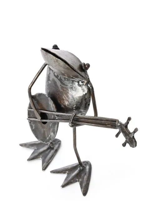 Recycled Metal Frog Playing Banjo