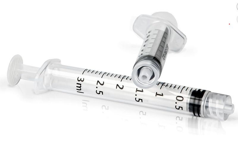 3ml-Reconstitution Syringe (5) and 20 Gauge Needles (8)