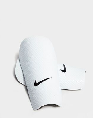 SHIN GUARDS/TRAINING EQUIPMENT