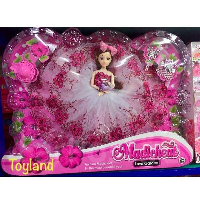Une très belle poupée Princesse et ses accessoires Une très belle poupée Princesse et ses accessoires