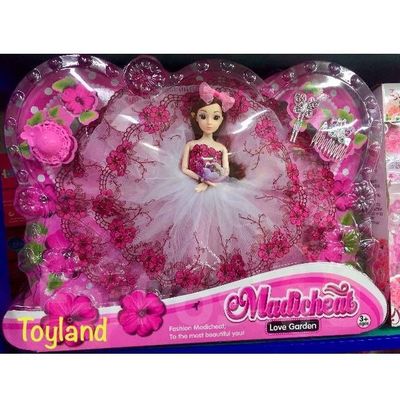 Une très belle poupée Princesse et ses accessoires Une très belle poupée Princesse et ses accessoires