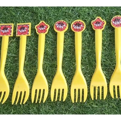 Pack de 8 fourchettes pirate jaune
