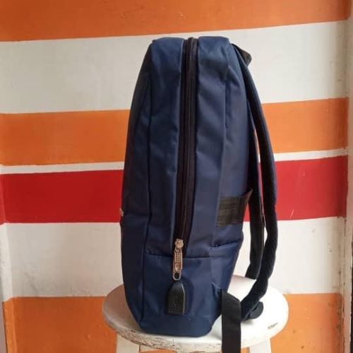 Sac à dos bleu pour ordinateur portable en tissu de pluie avec port de chargement USB