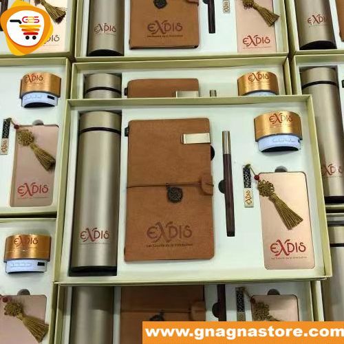 Coffret Cadeau VIP avec Mug Isotherme, Notebook, Stylot, Clé USB et Power Bank, et Enceintes Buetooth tous Personnalisés
