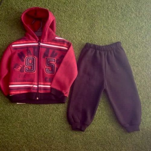 Ensemble Blouson Rouge Noir avec Capuche Ensemble Blouson Rouge Noir avec Capuche