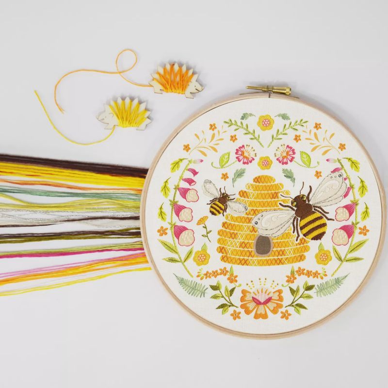Folk Bees - Kathy Pilcher - Embroidery Kit