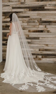 Exquisite Cathedral Veil
