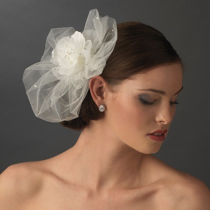 Elegant Ivory Flower Veil Comb