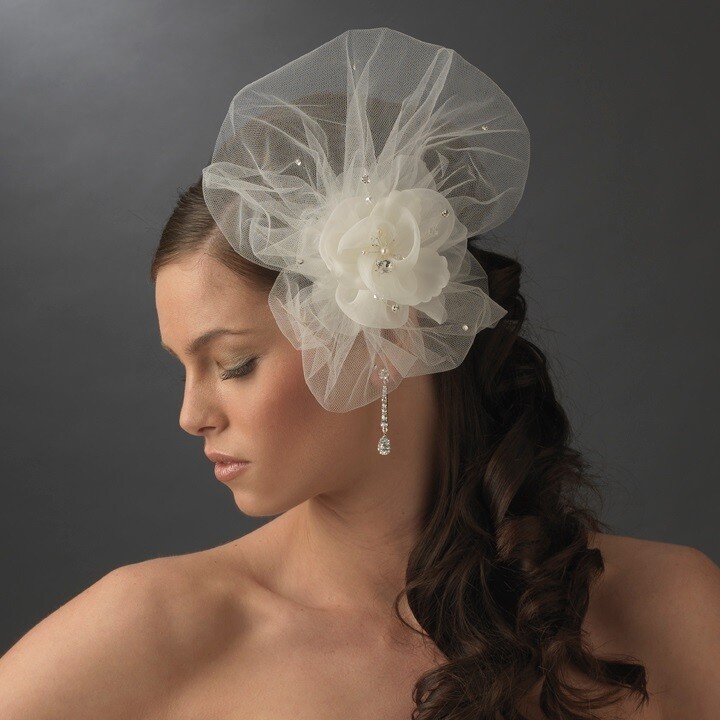 Elegant Ivory Flower Veil Comb