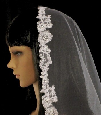 Mantilla fingertip length