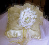 EGGSHELL PILLOW WITH WHITE ROSE