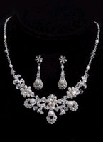 STUNNING NECKLACE & EARRING SET