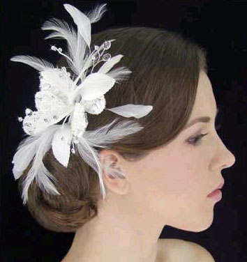 FEATHER FASCINATOR by
LC BRIDAL